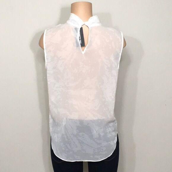 Kenneth Cole Crossover top in white splash. NWT - Picture 5 of 8
